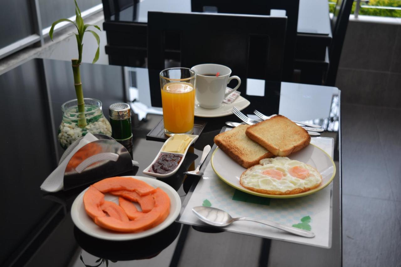 Hotel Quality Comfort House Bogotá Extérieur photo