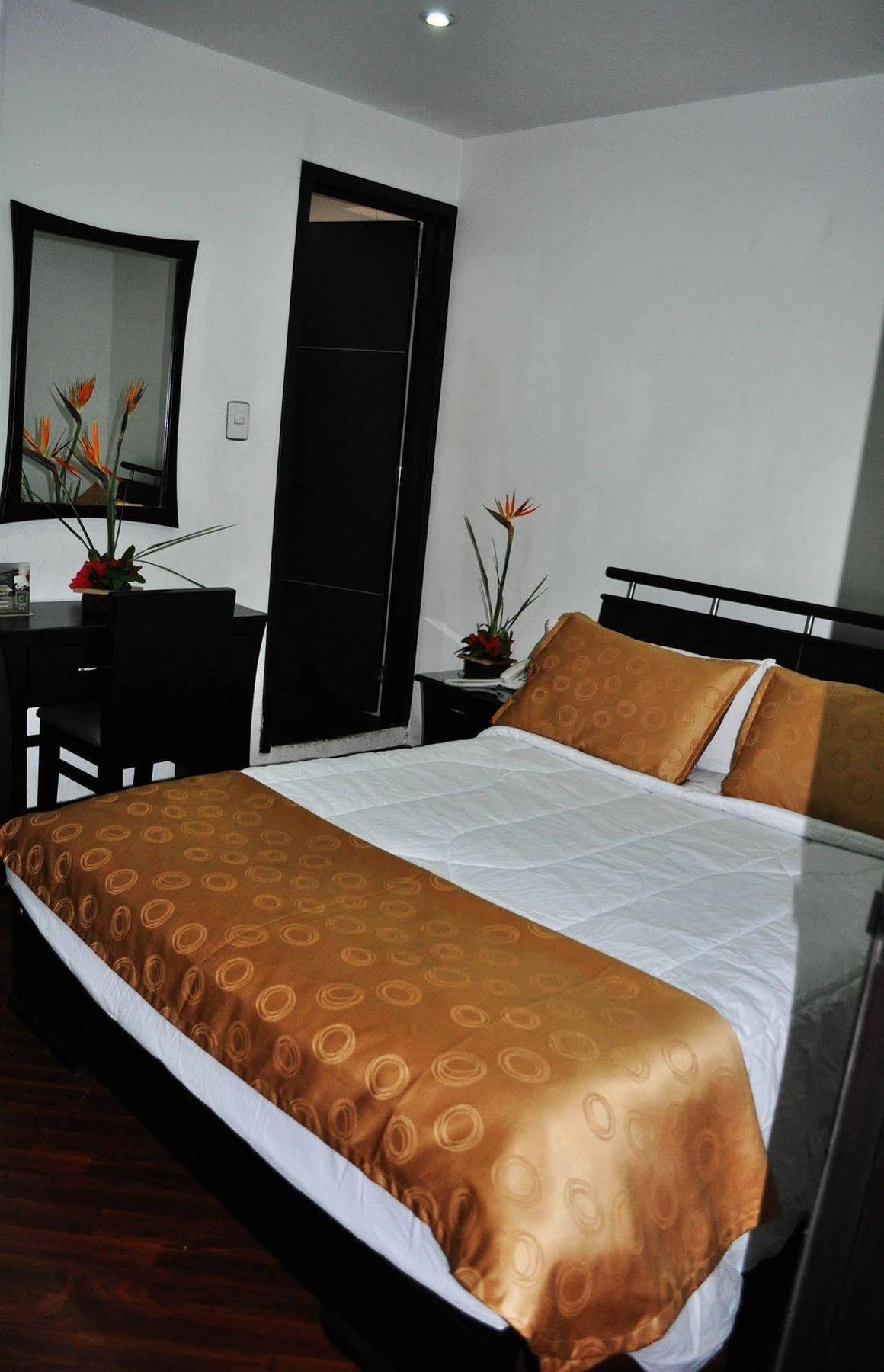 Hotel Quality Comfort House Bogotá Extérieur photo