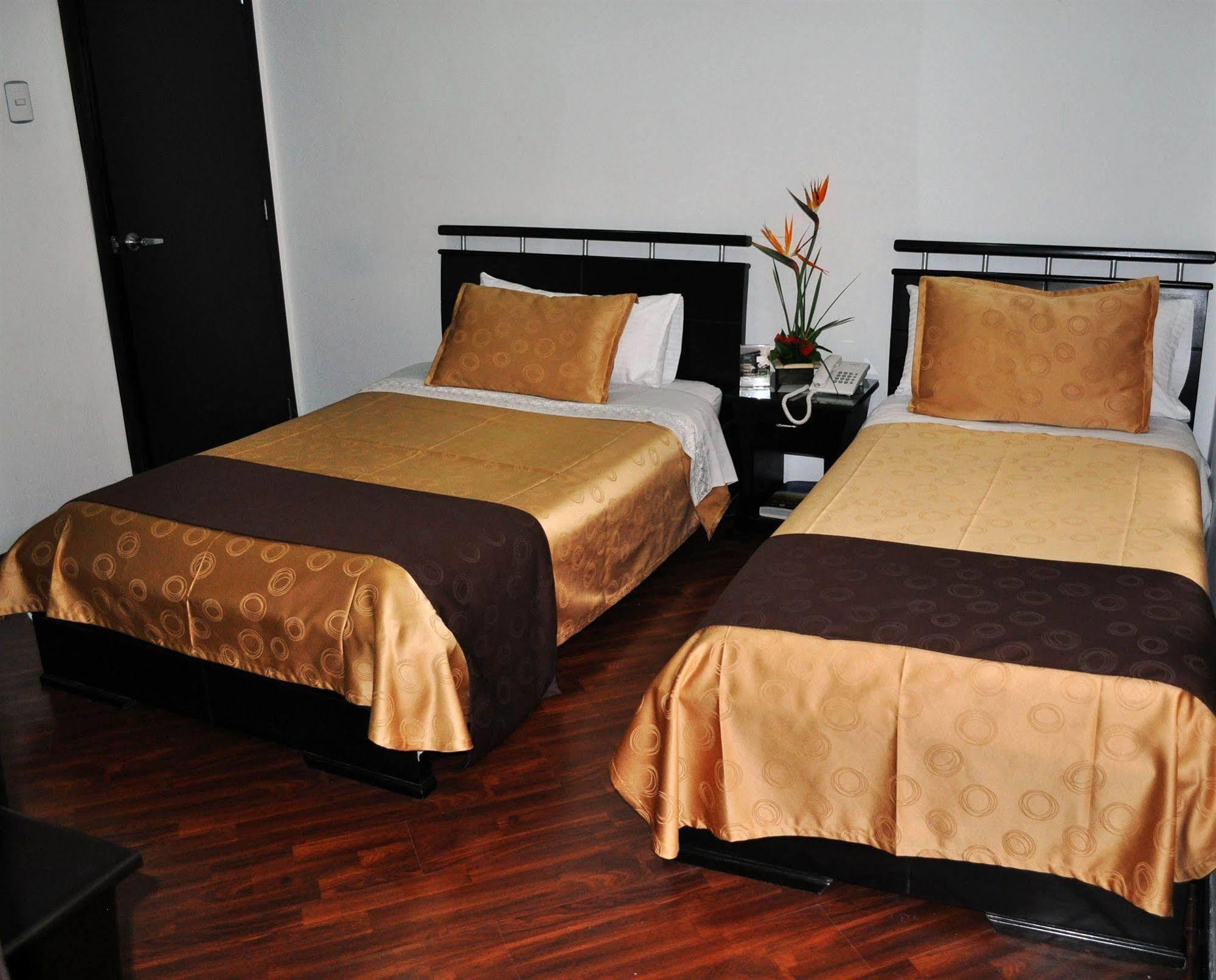 Hotel Quality Comfort House Bogotá Extérieur photo