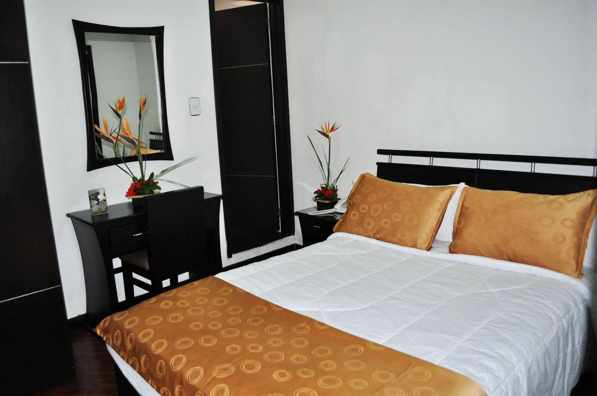 Hotel Quality Comfort House Bogotá Extérieur photo
